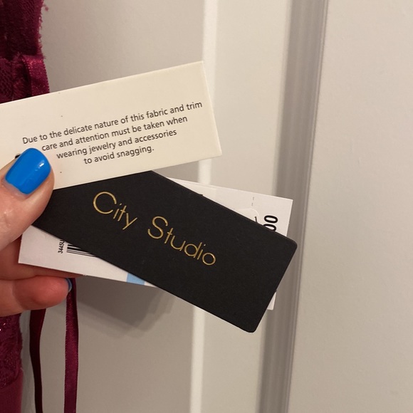 Maroon formal dress - Picture 9 of 17